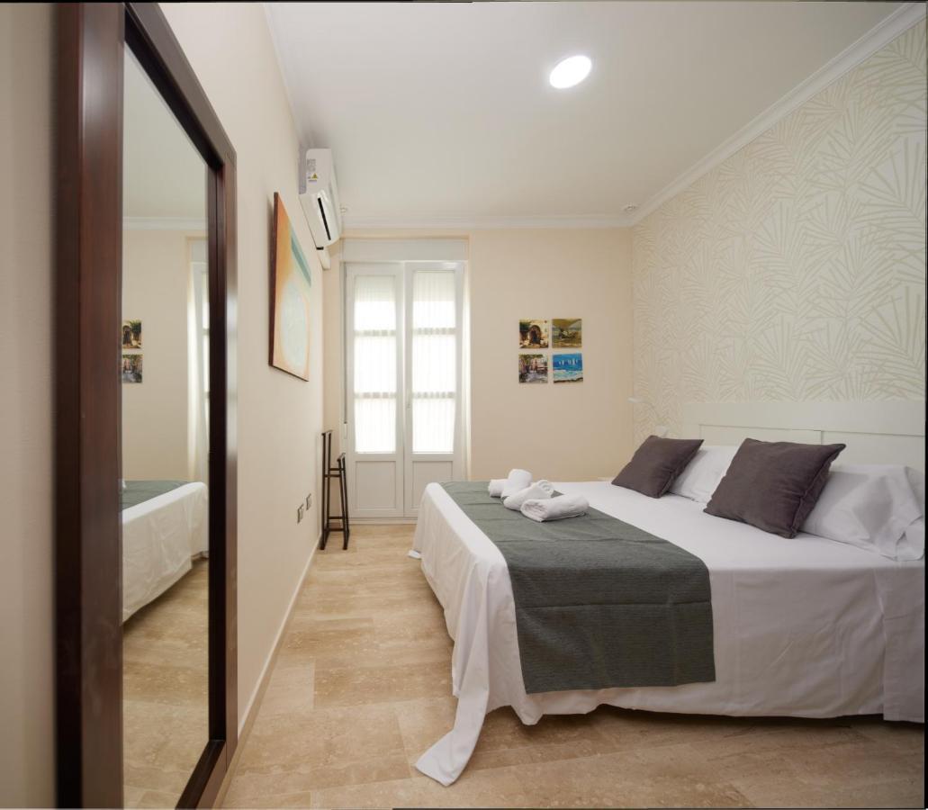 Apartamento Tavira Little Apartments Cadiz Exterior photo